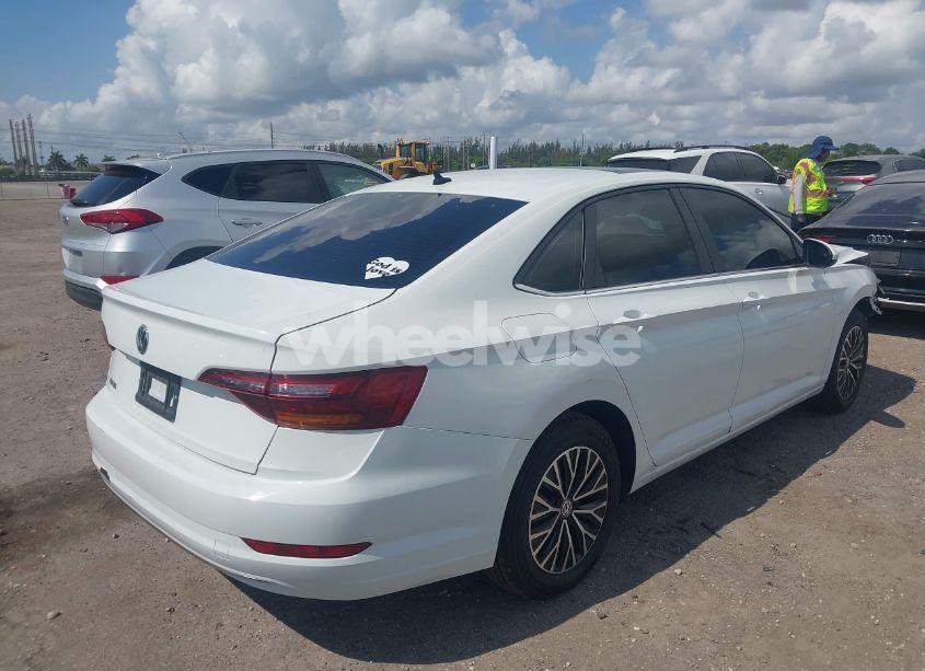 Photo 4 of 2019 Volkswagen Jetta 1.4T R-LINE/1.4T S/1.4T SE (VIN 3VWC57BU4KM201713)