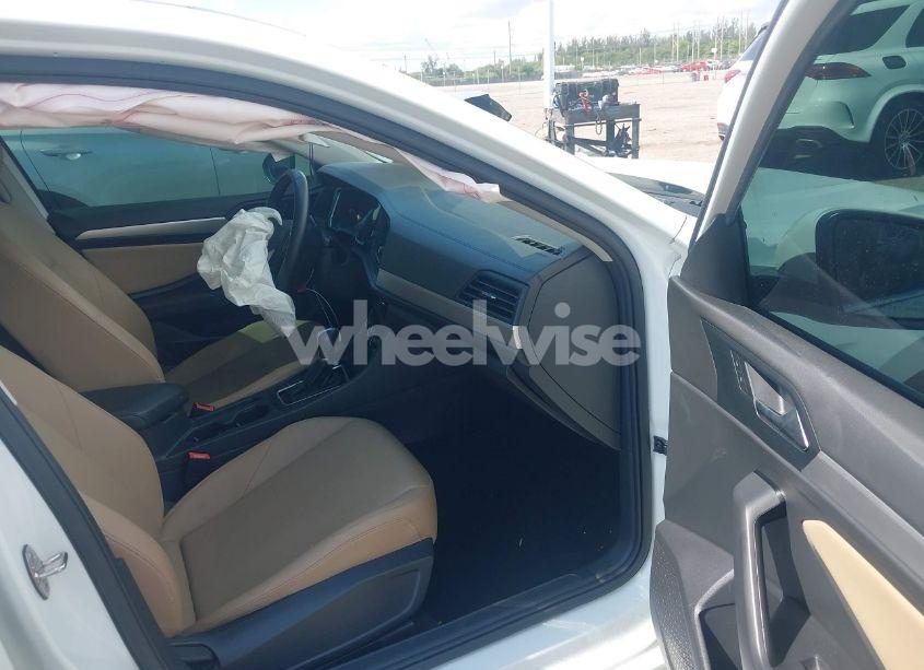 Photo 5 of 2019 Volkswagen Jetta 1.4T R-LINE/1.4T S/1.4T SE (VIN 3VWC57BU4KM201713)