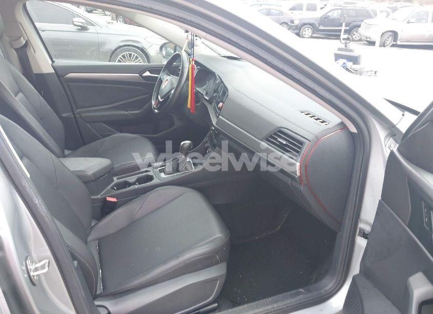 Photo 5 of 2019 Volkswagen Jetta 1.4T R-LINE/1.4T S/1.4T SE (VIN 3VWC57BU4KM204319)