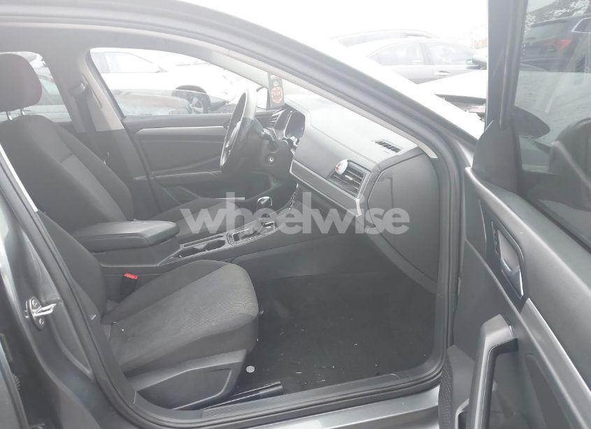 Photo 5 of 2019 Volkswagen Jetta 1.4T R-LINE/1.4T S/1.4T SE (VIN 3VWC57BU5KM022855)