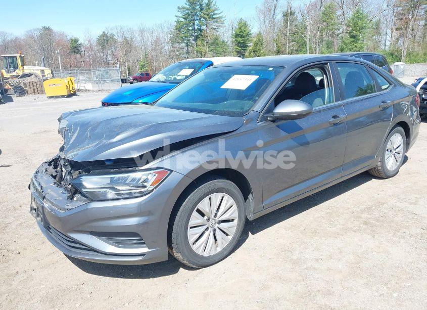 Photo 2 of 2019 Volkswagen Jetta 1.4T R-LINE/1.4T S/1.4T SE (VIN 3VWC57BU5KM047920)