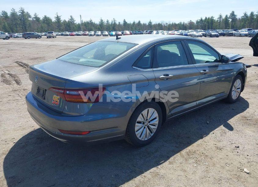 Photo 4 of 2019 Volkswagen Jetta 1.4T R-LINE/1.4T S/1.4T SE (VIN 3VWC57BU5KM047920)
