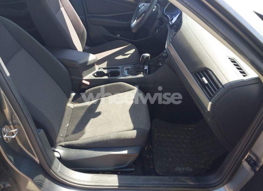 Photo 5 of 2019 Volkswagen Jetta 1.4T R-LINE/1.4T S/1.4T SE (VIN 3VWC57BU5KM047920)