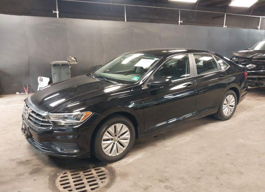 Photo 2 of 2019 Volkswagen Jetta 1.4T R-LINE/1.4T S/1.4T SE (VIN 3VWC57BU5KM071148)