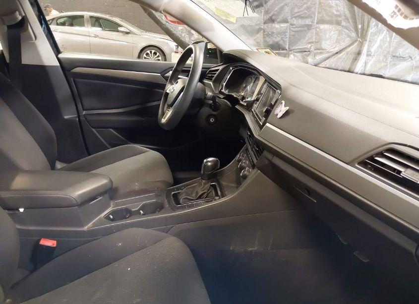 Photo 5 of 2019 Volkswagen Jetta 1.4T R-LINE/1.4T S/1.4T SE (VIN 3VWC57BU5KM071148)