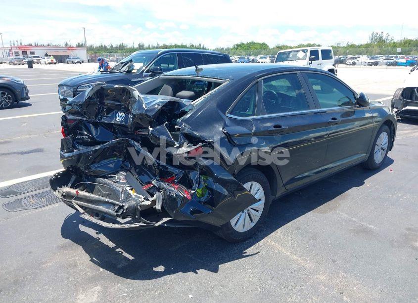 Photo 4 of 2019 Volkswagen Jetta 1.4T R-LINE/1.4T S/1.4T SE (VIN 3VWC57BU5KM083543)