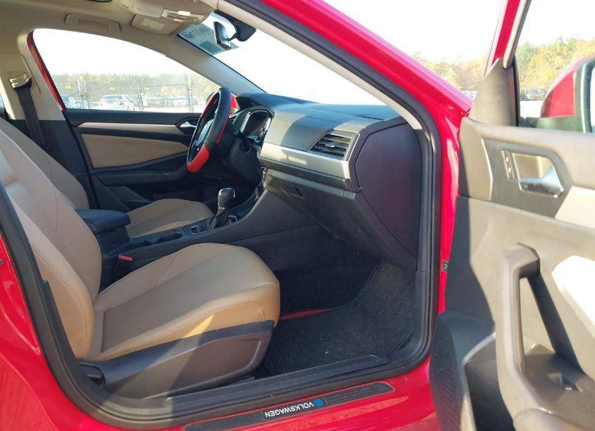 Photo 5 of 2019 Volkswagen Jetta 1.4T R-LINE/1.4T S/1.4T SE (VIN 3VWC57BU5KM091710)