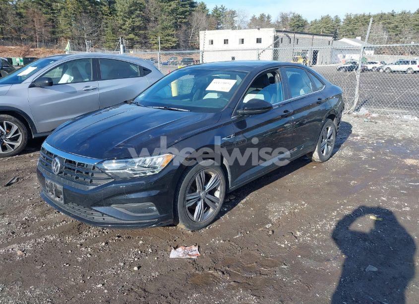 Photo 2 of 2019 Volkswagen Jetta 1.4T R-LINE/1.4T S/1.4T SE (VIN 3VWC57BU5KM116959)