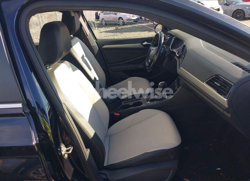 Photo 5 of 2019 Volkswagen Jetta 1.4T R-LINE/1.4T S/1.4T SE (VIN 3VWC57BU5KM116959)