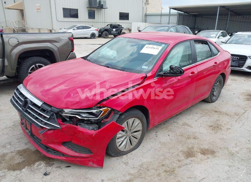 Photo 2 of 2019 Volkswagen Jetta 1.4T R-LINE/1.4T S/1.4T SE (VIN 3VWC57BU5KM137343)