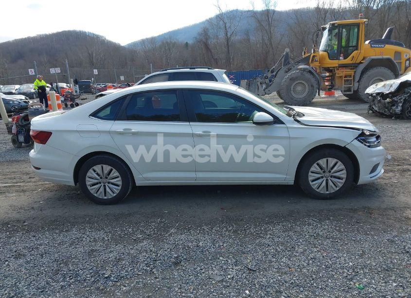 Photo 13 of 2019 Volkswagen Jetta 1.4T R-LINE/1.4T S/1.4T SE (VIN 3VWC57BU5KM138301)