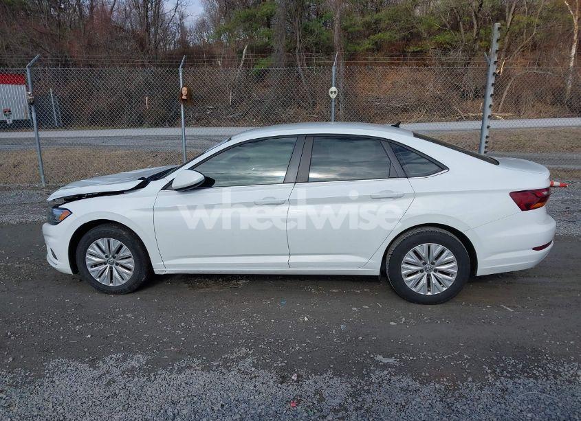 Photo 14 of 2019 Volkswagen Jetta 1.4T R-LINE/1.4T S/1.4T SE (VIN 3VWC57BU5KM138301)