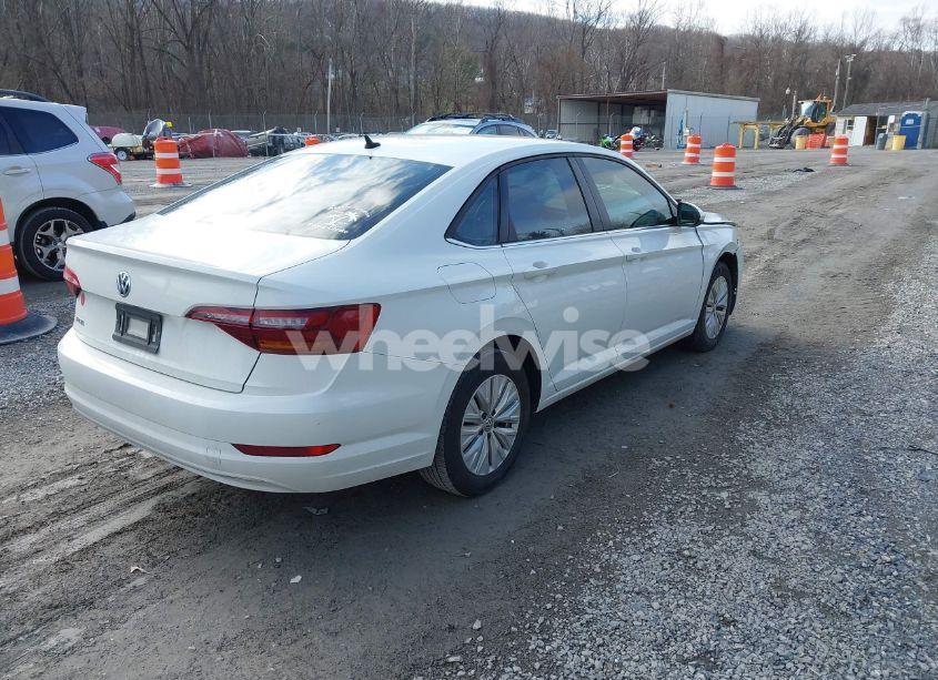 Photo 4 of 2019 Volkswagen Jetta 1.4T R-LINE/1.4T S/1.4T SE (VIN 3VWC57BU5KM138301)