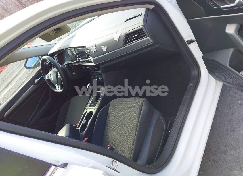 Photo 5 of 2019 Volkswagen Jetta 1.4T R-LINE/1.4T S/1.4T SE (VIN 3VWC57BU5KM138301)