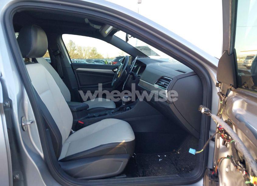 Photo 5 of 2019 Volkswagen Jetta 1.4T R-LINE/1.4T S/1.4T SE (VIN 3VWC57BU5KM184730)