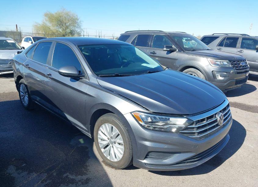 2019 Volkswagen Jetta 1.4T R-LINE/1.4T S/1.4T SE (VIN 3VWC57BU5KM185845) main photo