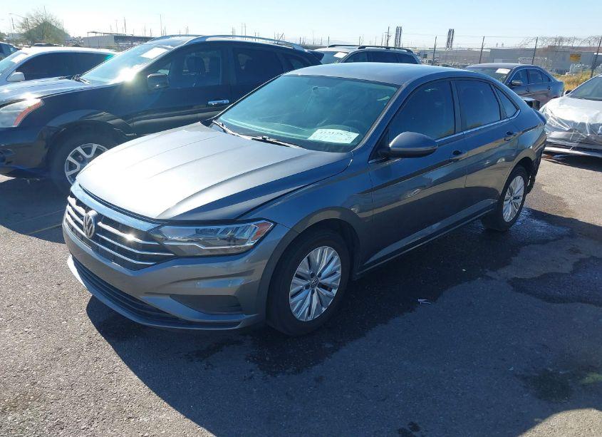 Photo 2 of 2019 Volkswagen Jetta 1.4T R-LINE/1.4T S/1.4T SE (VIN 3VWC57BU5KM185845)