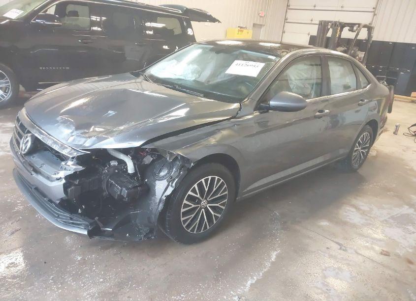 Photo 2 of 2019 Volkswagen Jetta 1.4T R-LINE/1.4T S/1.4T SE (VIN 3VWC57BU5KM226300)