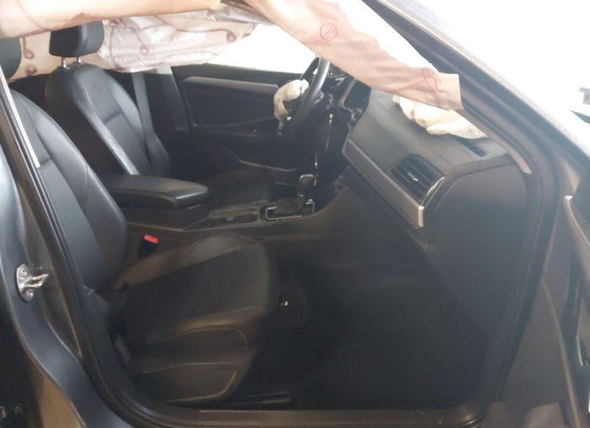 Photo 5 of 2019 Volkswagen Jetta 1.4T R-LINE/1.4T S/1.4T SE (VIN 3VWC57BU5KM226300)