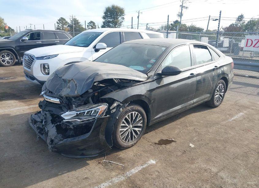 Photo 2 of 2019 Volkswagen Jetta 1.4T R-LINE/1.4T S/1.4T SE (VIN 3VWC57BU5KM237832)