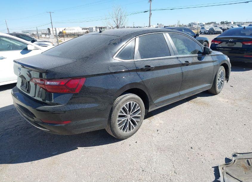 Photo 4 of 2021 Volkswagen Jetta 1.4T R-LINE/1.4T S/1.4T SE (VIN 3VWC57BU5MM006769)