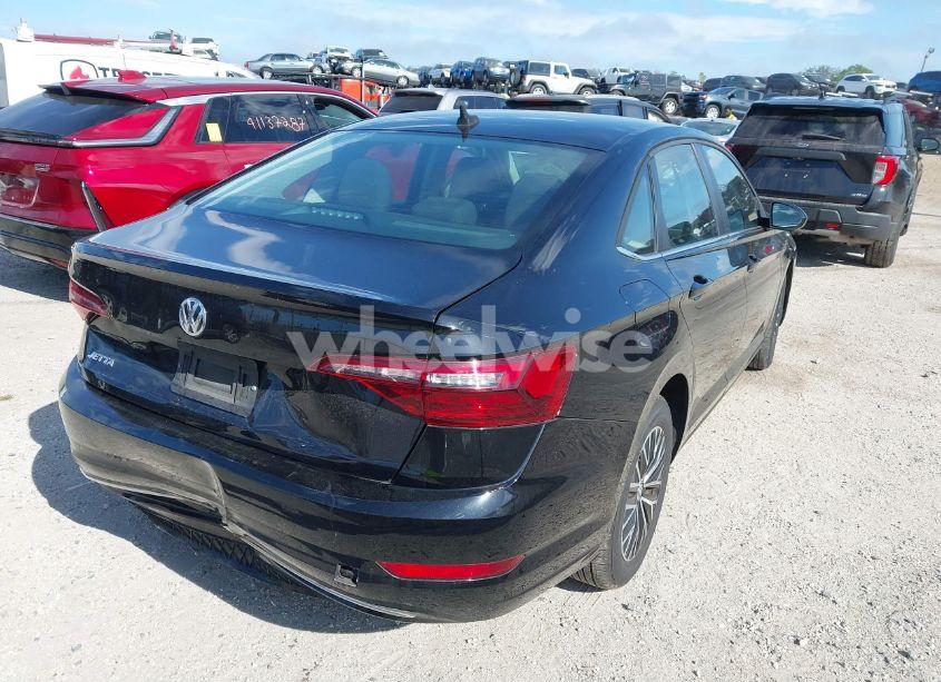 Photo 4 of 2021 Volkswagen Jetta 1.4T R-LINE/1.4T S/1.4T SE (VIN 3VWC57BU5MM058774)