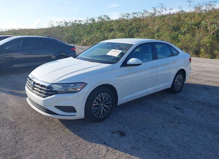 Photo 2 of 2021 Volkswagen Jetta 1.4T R-LINE/1.4T S/1.4T SE (VIN 3VWC57BU5MM069953)