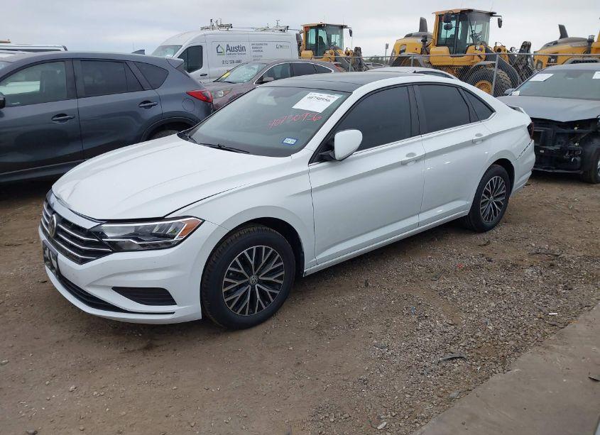 Photo 2 of 2021 Volkswagen Jetta 1.4T R-LINE/1.4T S/1.4T SE (VIN 3VWC57BU5MM097235)