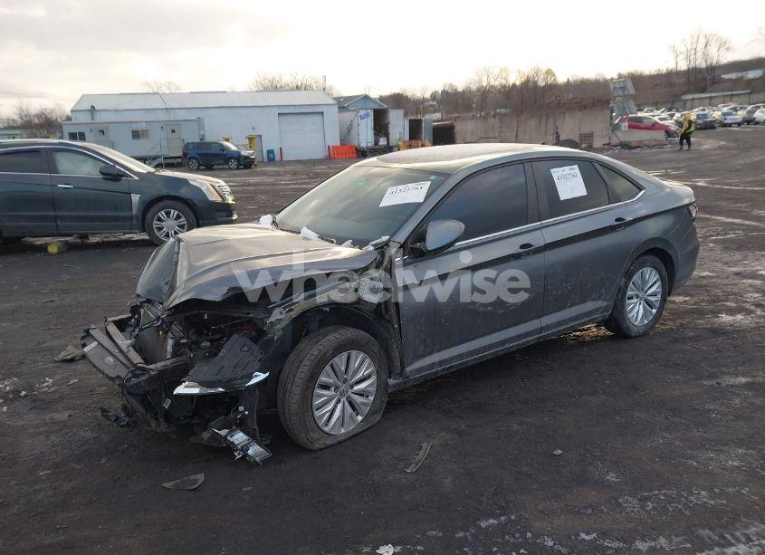 Photo 2 of 2019 Volkswagen Jetta 1.4T R-LINE/1.4T S/1.4T SE (VIN 3VWC57BU6KM067299)