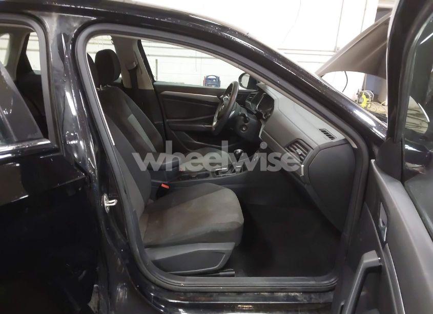 Photo 5 of 2019 Volkswagen Jetta 1.4T R-LINE/1.4T S/1.4T SE (VIN 3VWC57BU6KM079159)