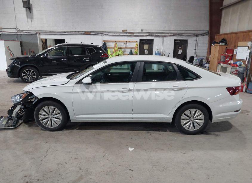 Photo 13 of 2019 Volkswagen Jetta 1.4T R-LINE/1.4T S/1.4T SE (VIN 3VWC57BU6KM129512)