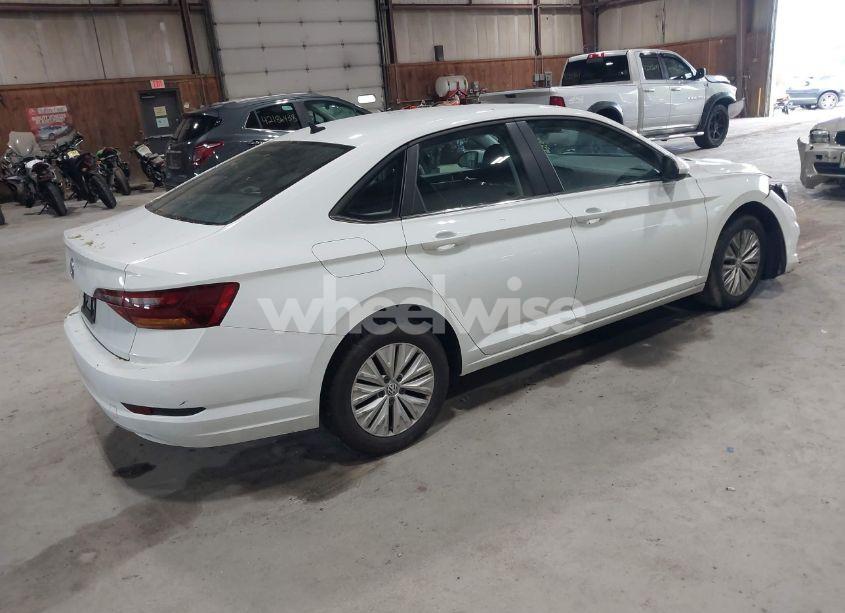 Photo 4 of 2019 Volkswagen Jetta 1.4T R-LINE/1.4T S/1.4T SE (VIN 3VWC57BU6KM129512)