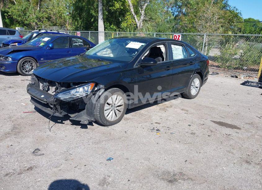 Photo 2 of 2019 Volkswagen Jetta 1.4T R-LINE/1.4T S/1.4T SE (VIN 3VWC57BU6KM165412)