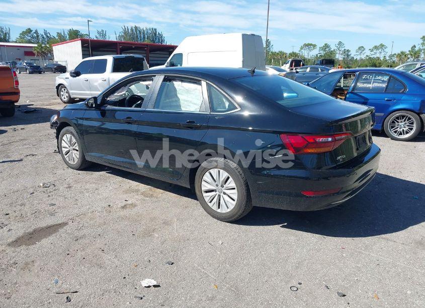 Photo 3 of 2019 Volkswagen Jetta 1.4T R-LINE/1.4T S/1.4T SE (VIN 3VWC57BU6KM165412)