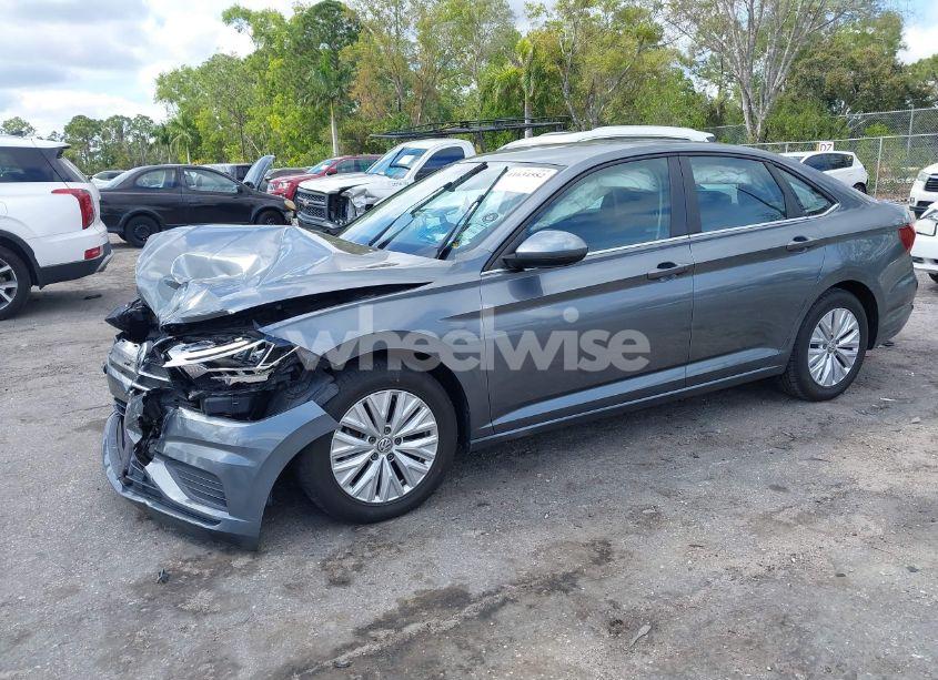 Photo 2 of 2019 Volkswagen Jetta 1.4T R-LINE/1.4T S/1.4T SE (VIN 3VWC57BU6KM179682)