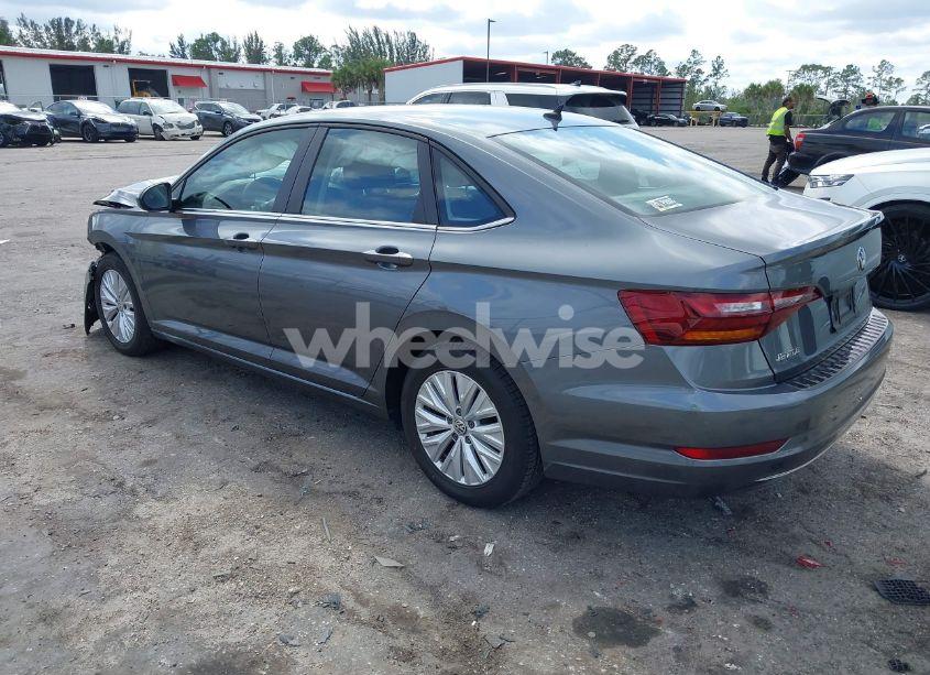 Photo 3 of 2019 Volkswagen Jetta 1.4T R-LINE/1.4T S/1.4T SE (VIN 3VWC57BU6KM179682)