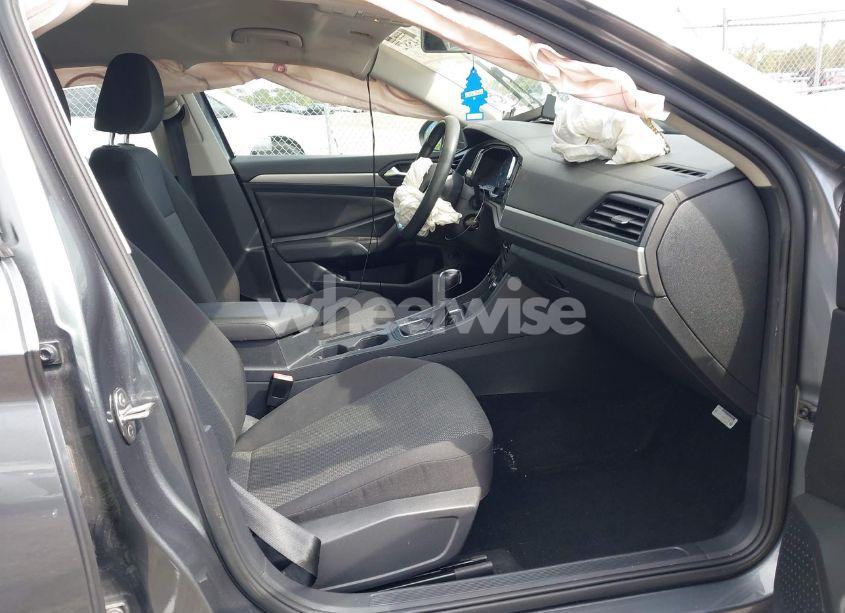 Photo 5 of 2019 Volkswagen Jetta 1.4T R-LINE/1.4T S/1.4T SE (VIN 3VWC57BU6KM179682)