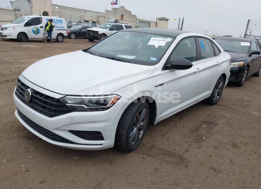 Photo 2 of 2019 Volkswagen Jetta 1.4T R-LINE/1.4T S/1.4T SE (VIN 3VWC57BU6KM202541)