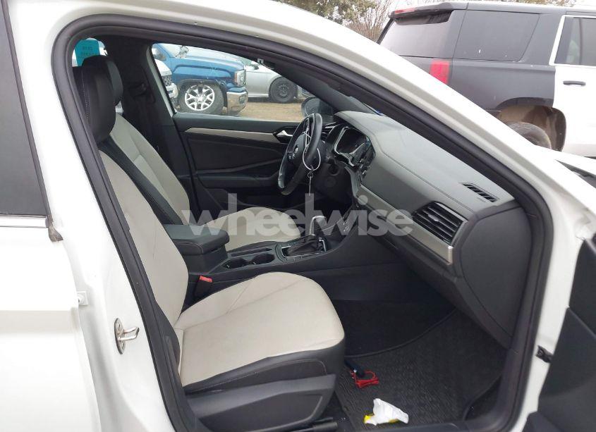 Photo 5 of 2019 Volkswagen Jetta 1.4T R-LINE/1.4T S/1.4T SE (VIN 3VWC57BU6KM202541)