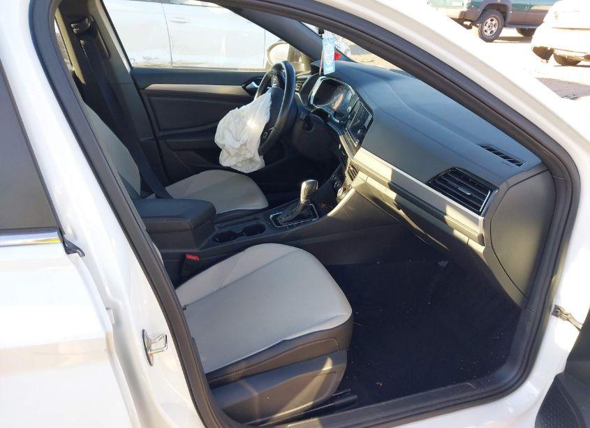 Photo 5 of 2019 Volkswagen Jetta 1.4T R-LINE/1.4T S/1.4T SE (VIN 3VWC57BU6KM242196)