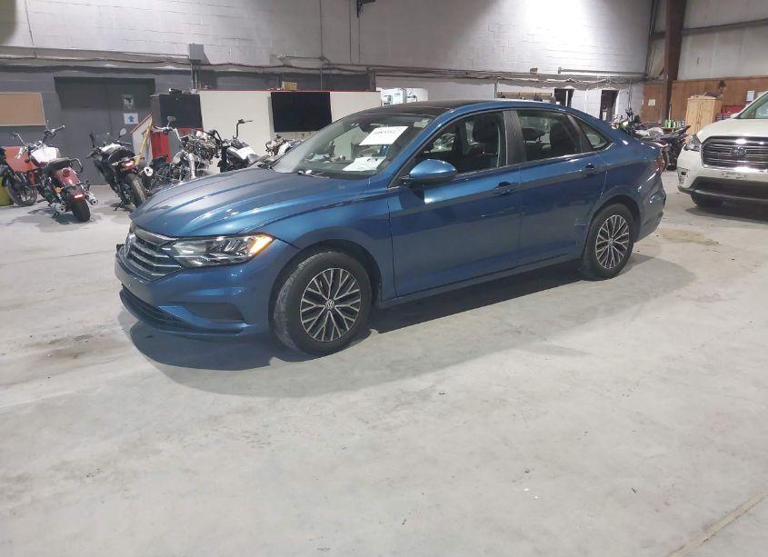 Photo 2 of 2020 Volkswagen Jetta 1.4T R-LINE/1.4T S/1.4T SE (VIN 3VWC57BU6LM083083)