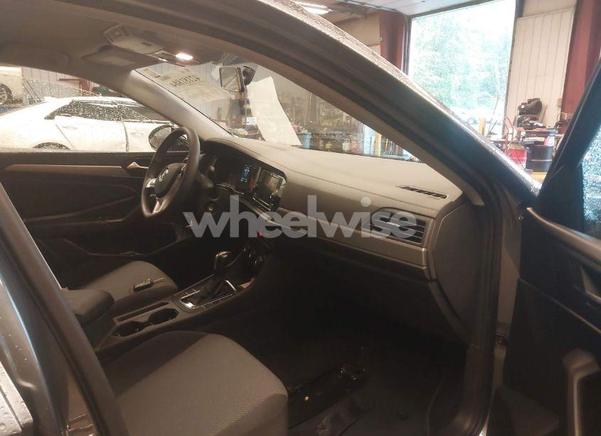 Photo 5 of 2021 Volkswagen Jetta 1.4T R-LINE/1.4T S/1.4T SE (VIN 3VWC57BU6MM087586)