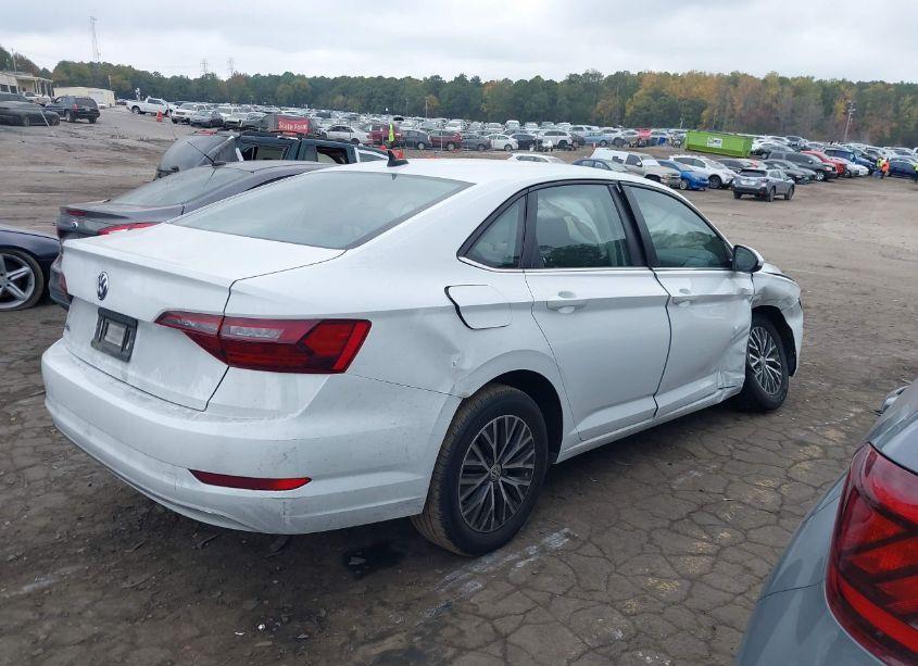 Photo 4 of 2021 Volkswagen Jetta 1.4T R-LINE/1.4T S/1.4T SE (VIN 3VWC57BU6MM099026)