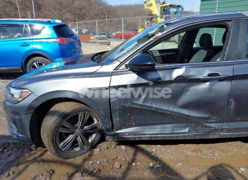 Photo 6 of 2019 Volkswagen Jetta 1.4T R-LINE/1.4T S/1.4T SE (VIN 3VWC57BU7KM048194)