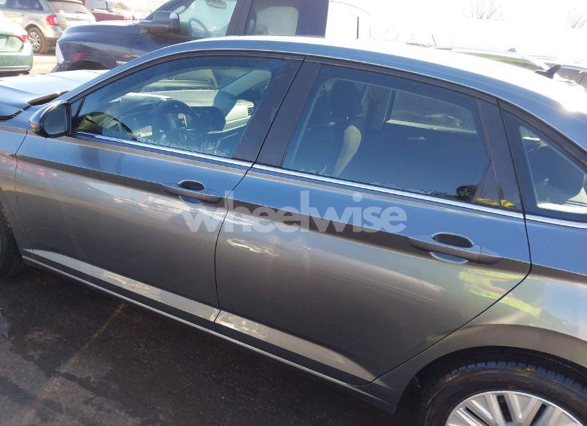 Photo 14 of 2019 Volkswagen Jetta 1.4T R-LINE/1.4T S/1.4T SE (VIN 3VWC57BU7KM061592)