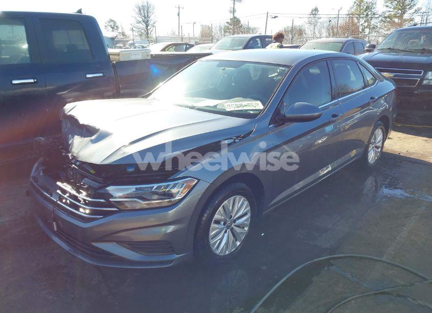 Photo 2 of 2019 Volkswagen Jetta 1.4T R-LINE/1.4T S/1.4T SE (VIN 3VWC57BU7KM061592)