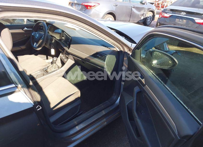 Photo 5 of 2019 Volkswagen Jetta 1.4T R-LINE/1.4T S/1.4T SE (VIN 3VWC57BU7KM061592)