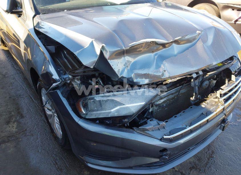 Photo 6 of 2019 Volkswagen Jetta 1.4T R-LINE/1.4T S/1.4T SE (VIN 3VWC57BU7KM061592)