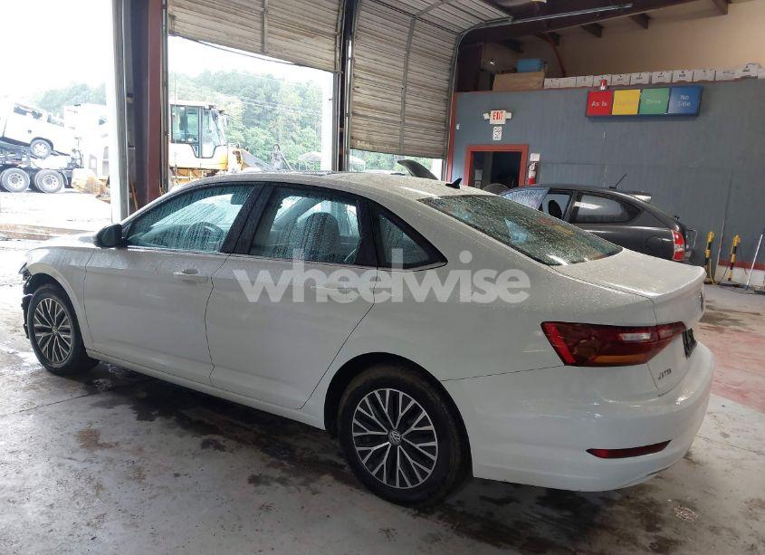 Photo 3 of 2019 Volkswagen Jetta 1.4T R-LINE/1.4T S/1.4T SE (VIN 3VWC57BU7KM099064)