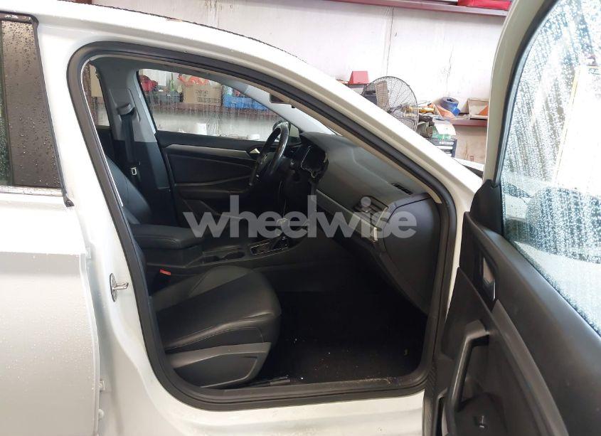 Photo 5 of 2019 Volkswagen Jetta 1.4T R-LINE/1.4T S/1.4T SE (VIN 3VWC57BU7KM099064)